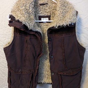 Sherpa lined brown vest size L